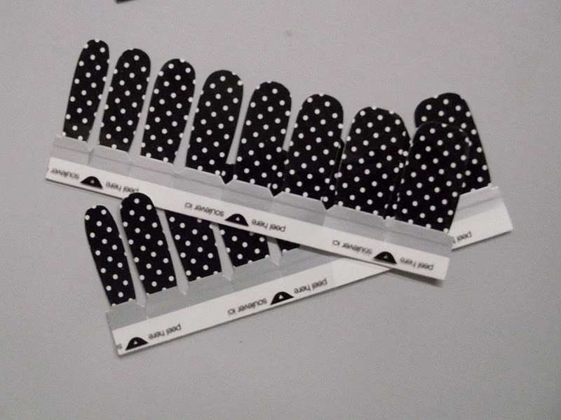 polka-dots-puantiye-tırnak-yapıştırması-nail-sticker-sephora.jpg