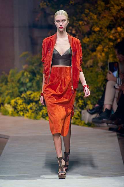 loewe_ilkbahar_yaz_2013_defile_moda_elbise (26)