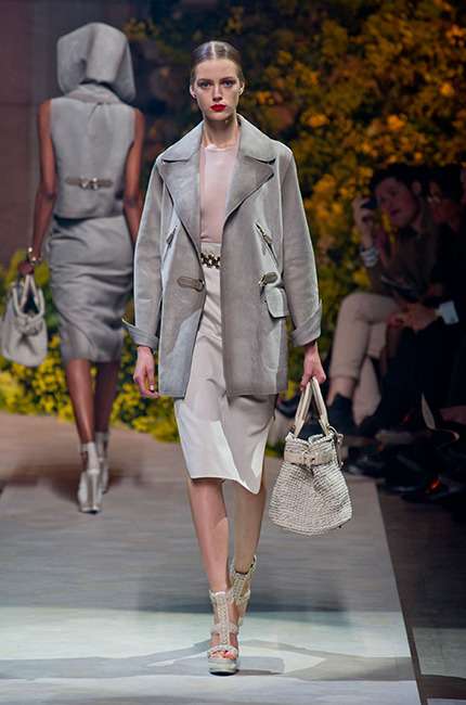 loewe_ilkbahar_yaz_2013_defile_moda_elbise (27)