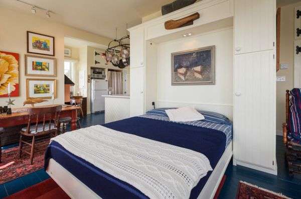 Cool-cottage-styled-Murphy-bed-in-blue-and-white