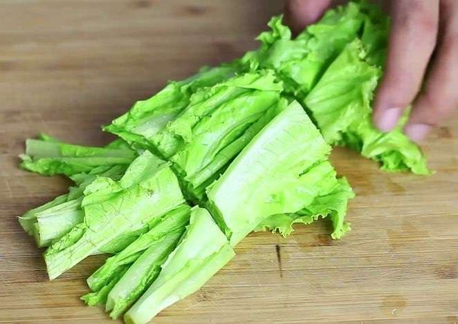 670px-Make-the-Simplest-Lettuce-Salad-Step-2-Version-2