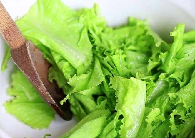 670px-Make-the-Simplest-Lettuce-Salad-Step-7-Version-2