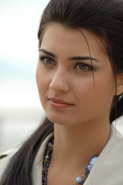 tuba_buyukustun_sac_rengi_ve_kesimleri_2015 (6)