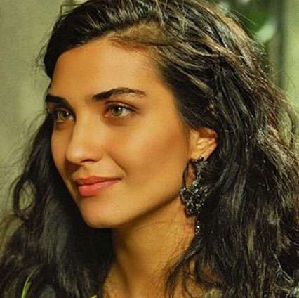 tuba_buyukustun_sac_rengi_ve_kesimleri_2015 (9)