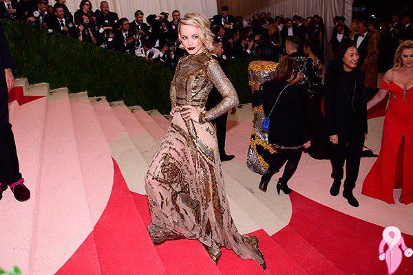 2016_Met_Gala_kirmizi_hali (17)