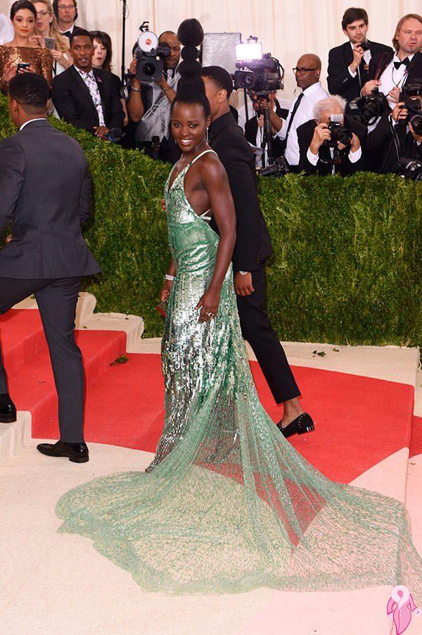 2016_Met_Gala_kirmizi_hali (2)
