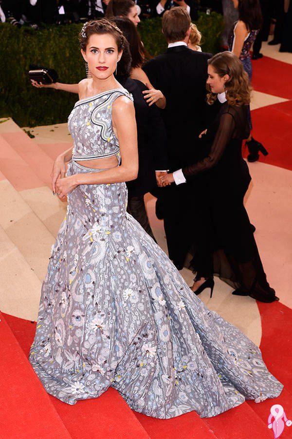 2016_Met_Gala_kirmizi_hali (26)