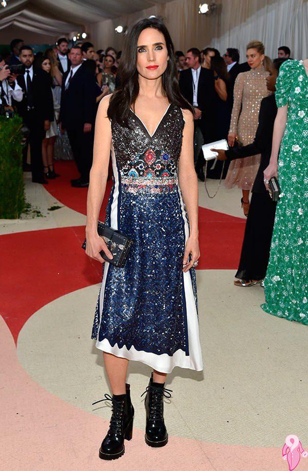 2016_Met_Gala_kirmizi_hali (32)