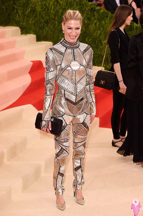 2016_Met_Gala_kirmizi_hali (36)