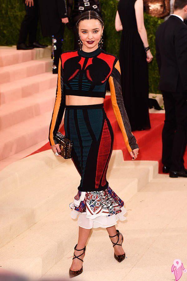 2016_Met_Gala_kirmizi_hali (40)