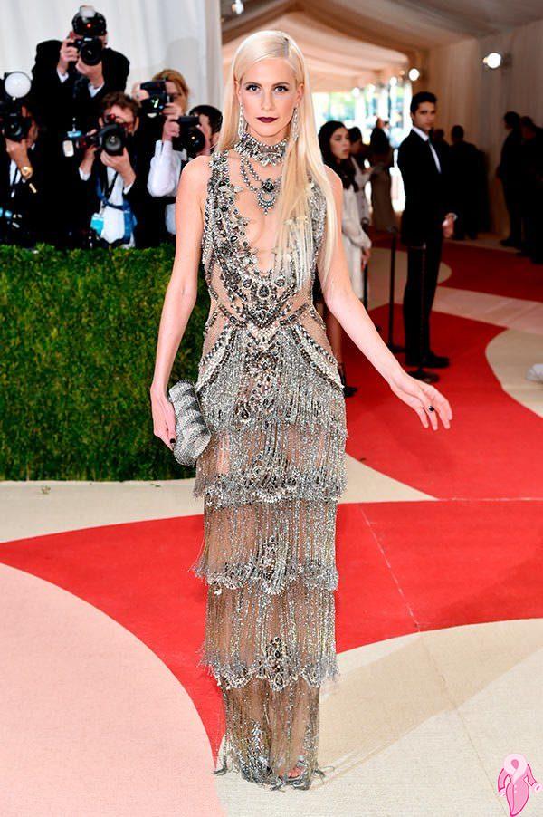 2016_Met_Gala_kirmizi_hali (43)
