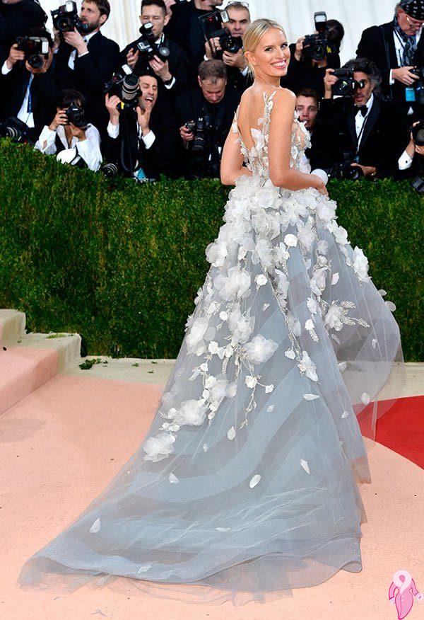 2016_Met_Gala_kirmizi_hali (44)