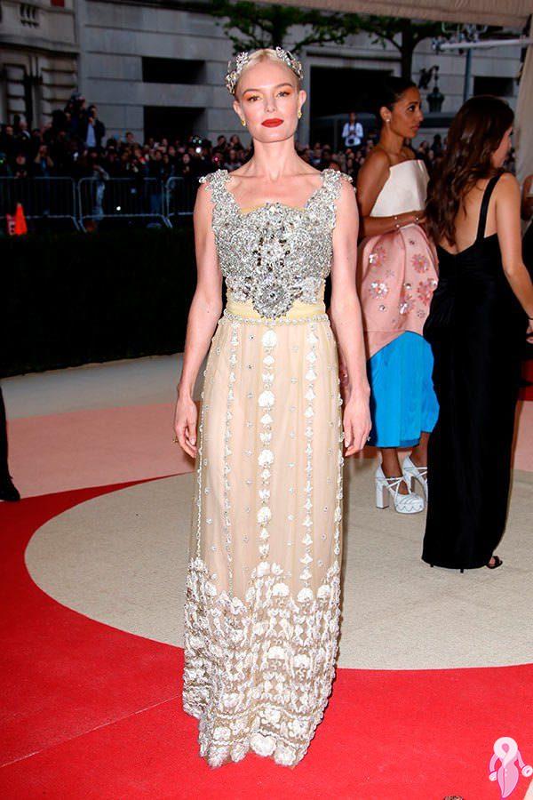 2016_Met_Gala_kirmizi_hali (47)