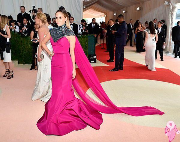 2016_Met_Gala_kirmizi_hali (49)