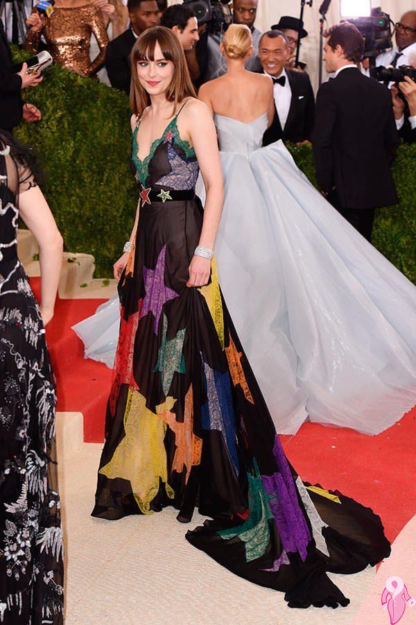 2016_Met_Gala_kirmizi_hali (50)