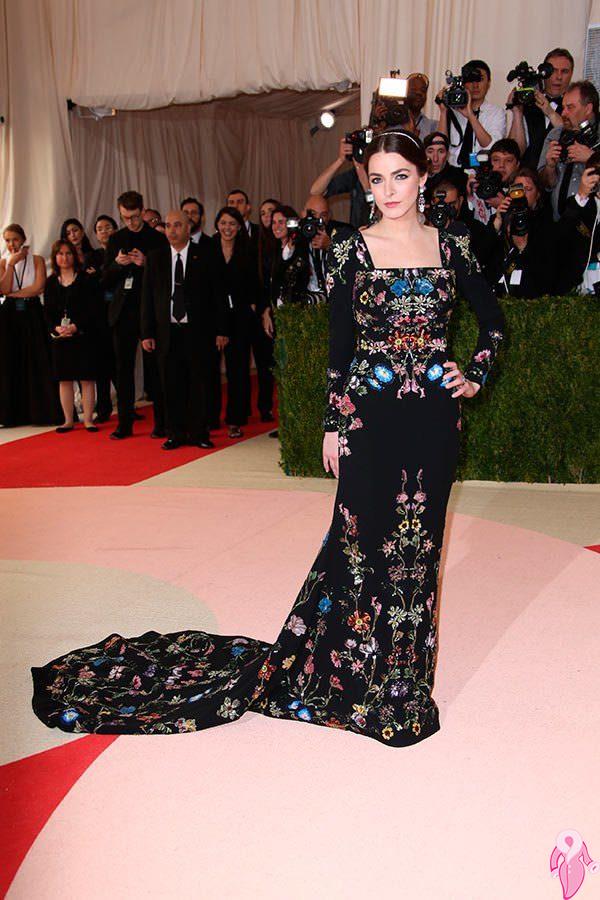 2016_Met_Gala_kirmizi_hali (59)