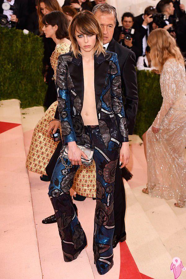 2016_Met_Gala_kirmizi_hali (63)