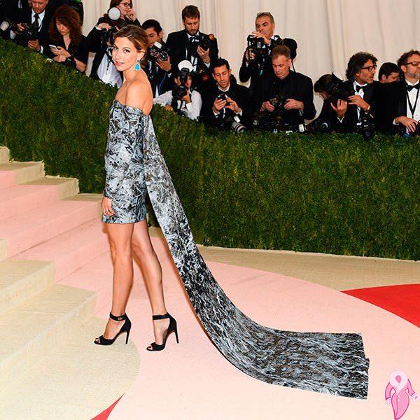 2016_Met_Gala_kirmizi_hali (71)