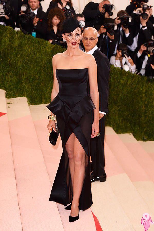 2016_Met_Gala_kirmizi_hali (73)