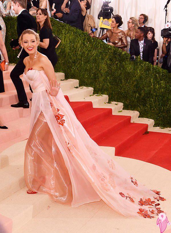 2016_Met_Gala_kirmizi_hali (82)