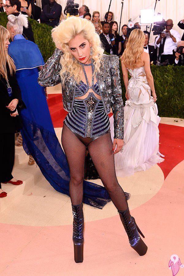 2016_Met_Gala_kirmizi_hali (85)