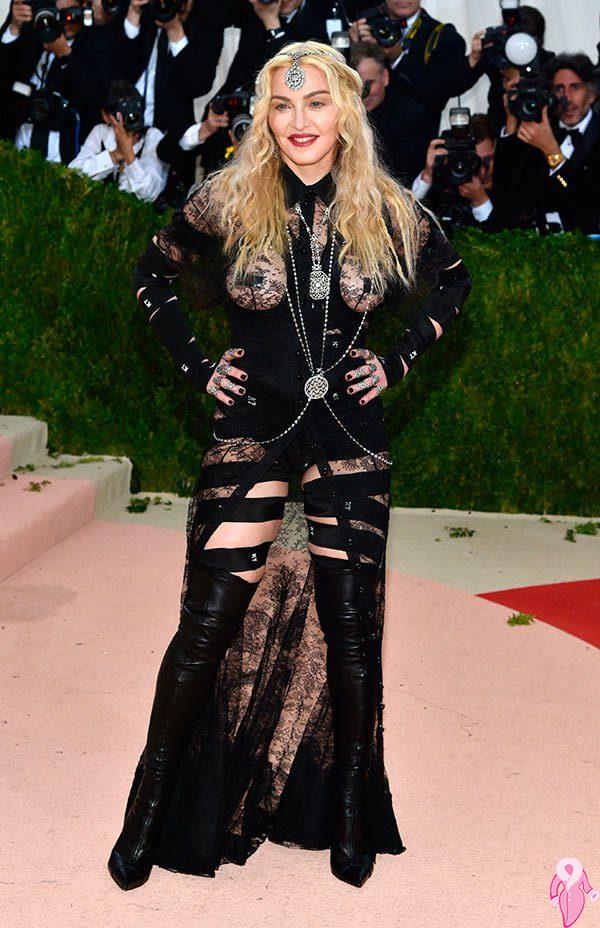 2016_Met_Gala_kirmizi_hali (9)