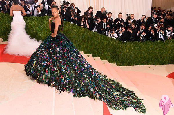 2016_Met_Gala_kirmizi_hali (91)