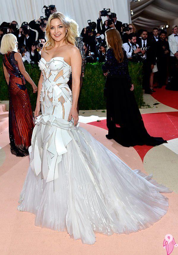 2016_Met_Gala_kirmizi_hali (92)