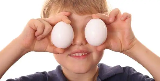 cocuklara_yumurta_yedirmek.webp