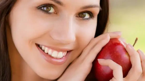 elma_maskesi_cilt_lekeleri_cilt_rengi_esitleme.webp