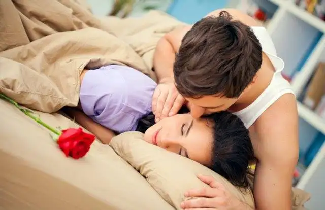 erkekler_kadinlarda_ilk_neye_dikkat_eder.webp