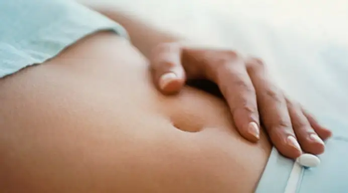 gobek_deligi_agrisi_neden_olur_nasil_gecer_tedavisi.webp