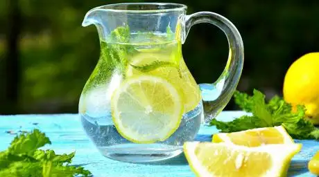 gobek_ve_bel_yaglarini_eritmeye_yardimci_dogal_icecek_tarifleri.webp
