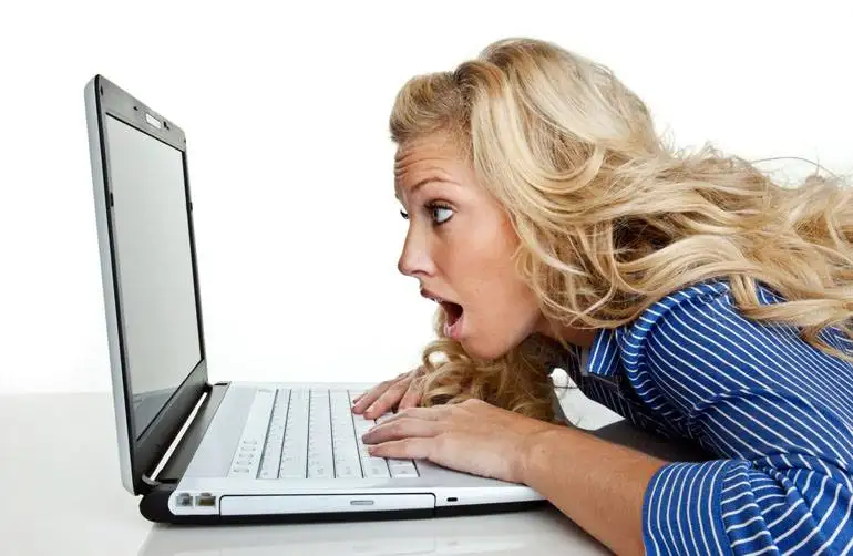 internette_tanisip_sevgili_olunur_mu.webp