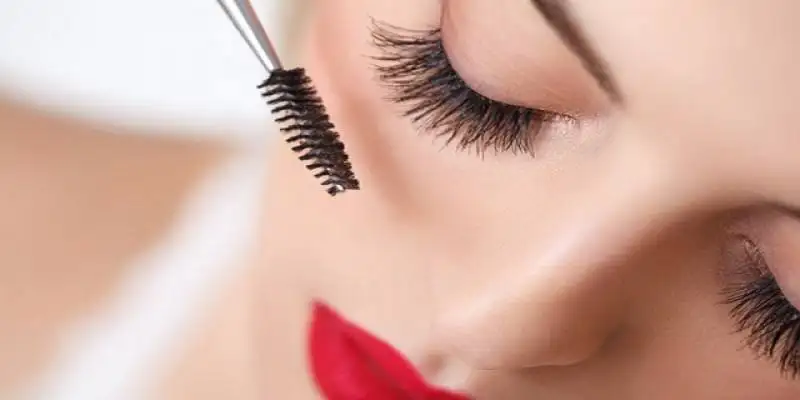 maskara_eyeliner_goz_makyaji.webp