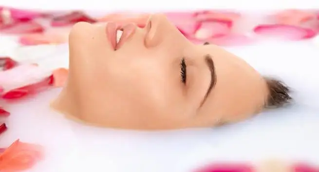 sivilceli_cilt_banyo_sutu.webp