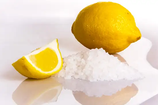 evde_kolay_siyah_nokta_maskesi_limon_tuz.webp
