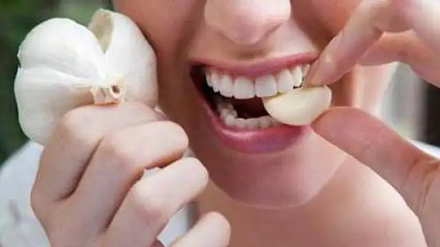 ucugu_geciren_dogal_yontemler_sarimsak_aleovera_karbonat_limon.webp