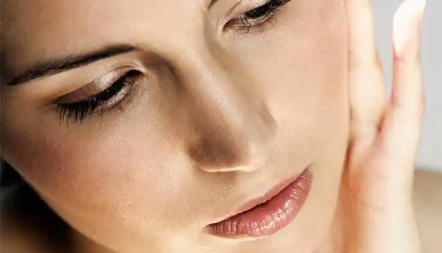 ev_yapimi_cay_agaci_yagi_cilt_maskesi.webp
