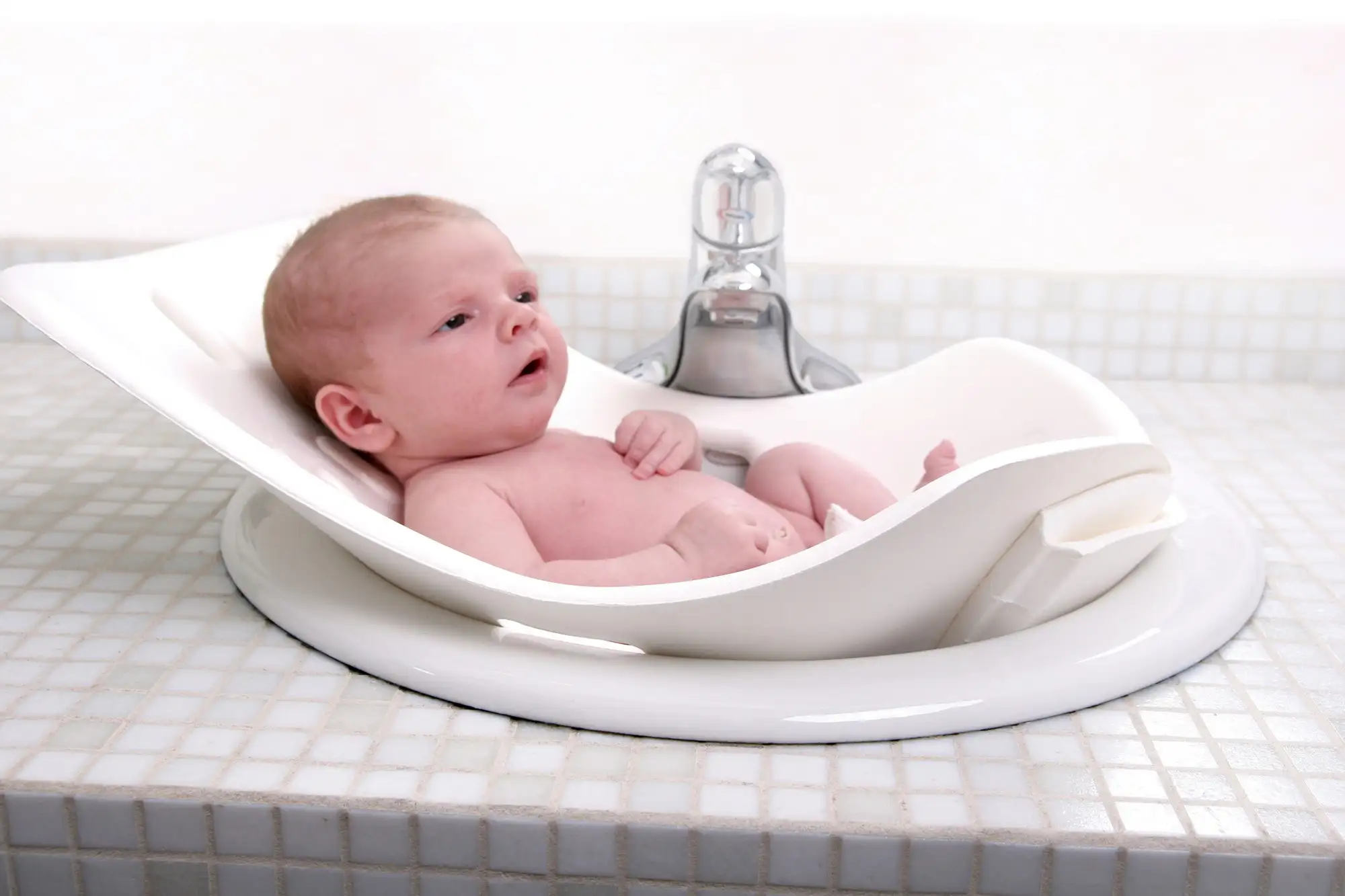 yeni_dogan_bebek_yikama.webp