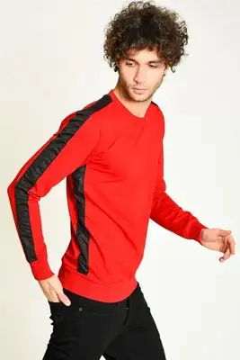 0227409_kolu-ve-yanlari-seritli-erkek-sweatshirt.webp