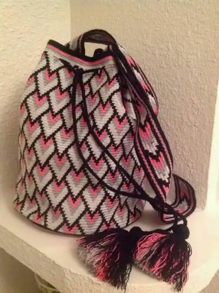 02ee4ed8af7454f3f98fb741d6885529--crochet-bags-crochet-tapestry.webp