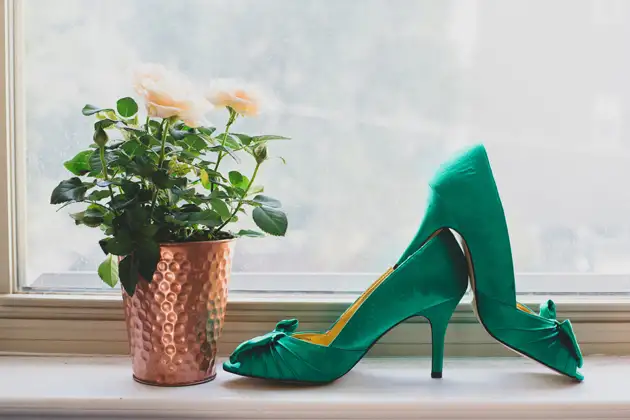 05Surprise-Brewery-Wedding-Chicago-Angela-Renee-Photography-Nina-shoes.webp