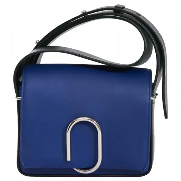 082516-Short-Strap-Bags-Embed3.webp