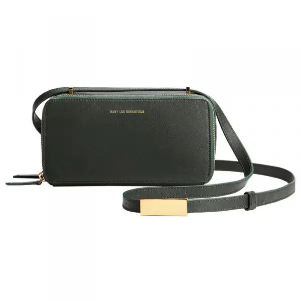082516-Short-Strap-Bags-Embed5.webp