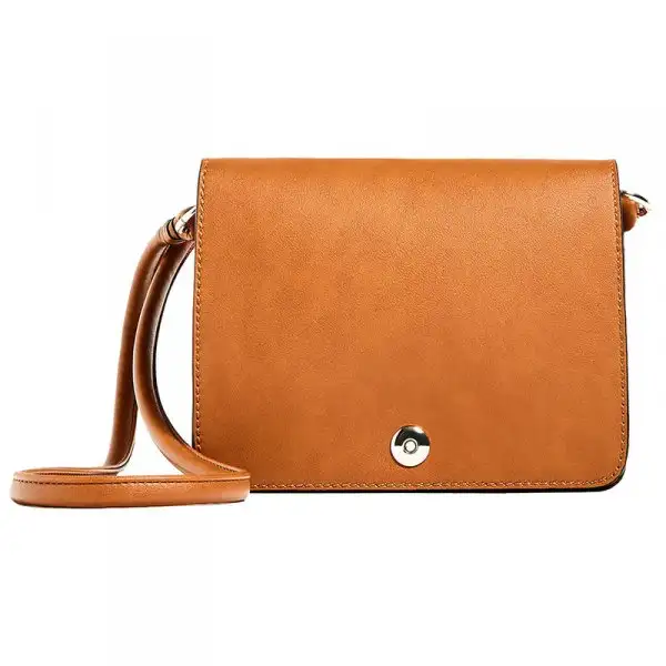 082516-Short-Strap-Bags-Embed9.webp