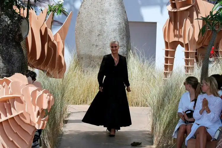 0x0-paris-moda-haftasina-buyuk-ilgi-1499160407514.webp