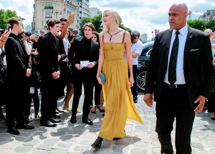 0x0-paris-moda-haftasina-buyuk-ilgi-1499160420409.webp