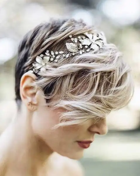 10-a-pand-looks-wow-and-very-feminine.webp