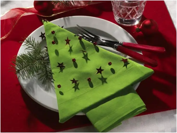 10-Best-DIY-Napkin-Folding-Tutorials-for-Christmas-Christmas-Tree-Napkin-folding.webp